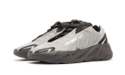 yeezy-700-mnvn-metallic-ddd5b9-3