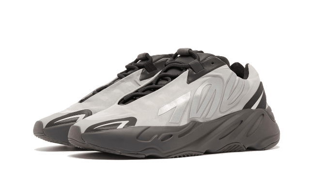 yeezy-700-mnvn-metallic-ddd5b9-3
