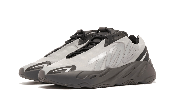 yeezy-700-mnvn-metallic-ddd5b9-3