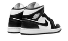 air-jordan-1-mid-panda-ddd5b9-3