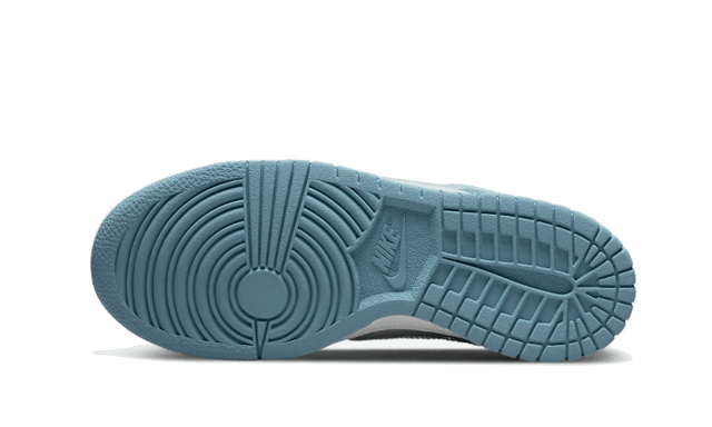 dunk-low-clear-swoosh-ddd5b9-3