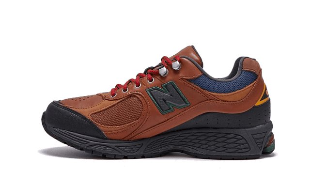2002r-hiking-brown-ddd5b9-3