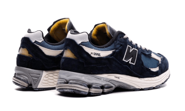 2002r-protection-pack-dark-navy-ddd5b9-3