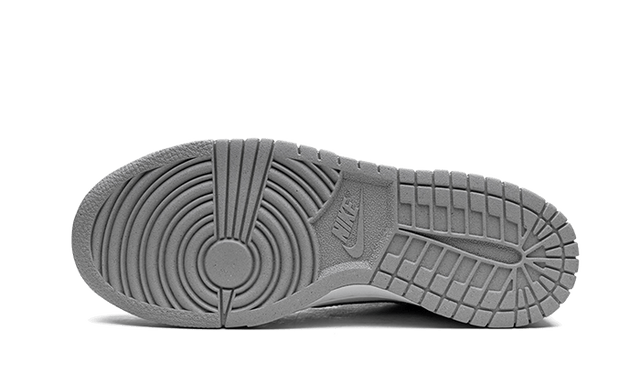 dunk-low-mini-swoosh-wolf-grey-game-royal-ddd5b9-3