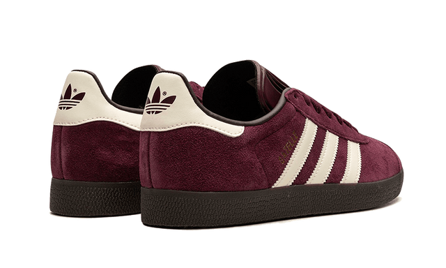 gazelle-maroon-chalk-white-ddd5b9-3