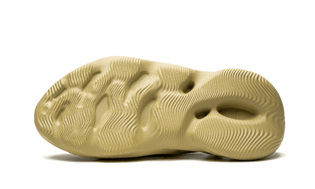 yeezy-foam-rnnr-sulfur-ddd5b9-3