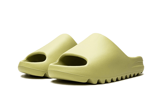 yeezy-slide-resin-restock-pair-ddd5b9-3