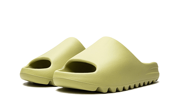 yeezy-slide-resin-restock-pair-ddd5b9-3