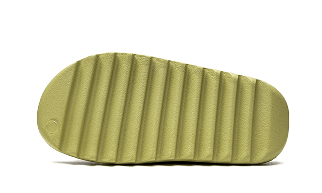 yeezy-slide-resin-restock-pair-ddd5b9-3