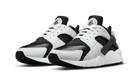 air-huarache-og-white-black-ddd5b9-3