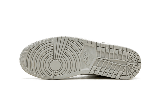 air-jordan-1-retro-high-og-white-cement-ddd5b9-3