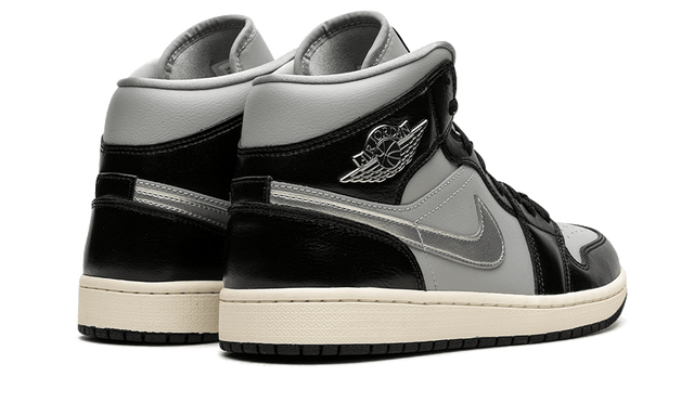 air-jordan-1-mid-black-chrome-ddd5b9-3