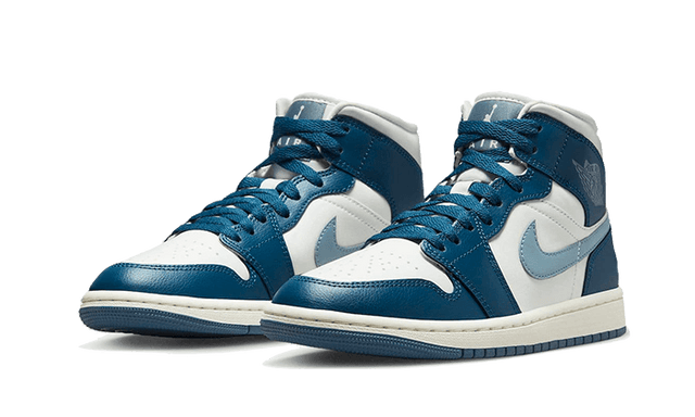 air-jordan-1-mid-sky-j-french-blue-ddd5b9-3