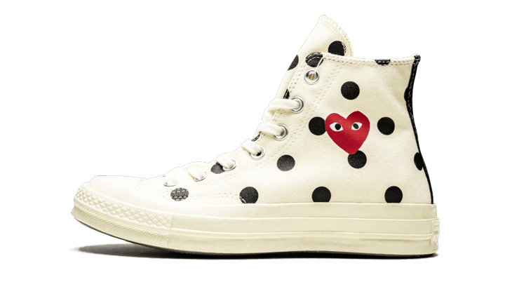 chuck-taylor-all-star-70s-hi-comme-des-garons-play-polka-dot-white-ddd5b9-3