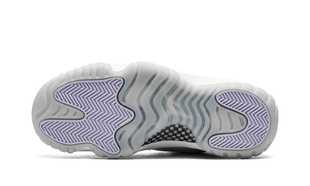 air-jordan-11-retro-low-pure-violet-ddd5b9-3