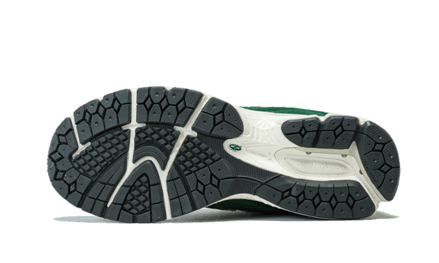 2002r-suede-pack-forest-green-ddd5b9-3