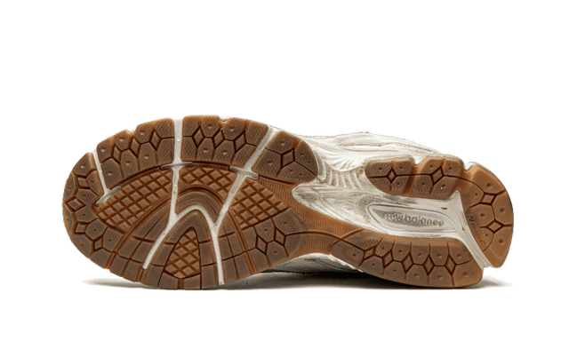 2002r-protection-pack-distressed-ddd5b9-3