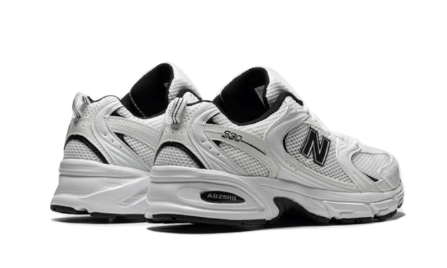 530-white-black-details-ddd5b9-3