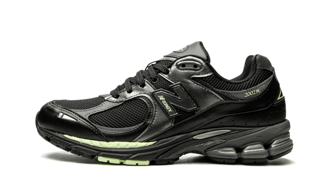 2002r-black-silver-green-ddd5b9-3