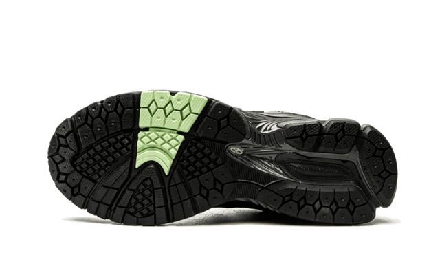 2002r-black-silver-green-ddd5b9-3