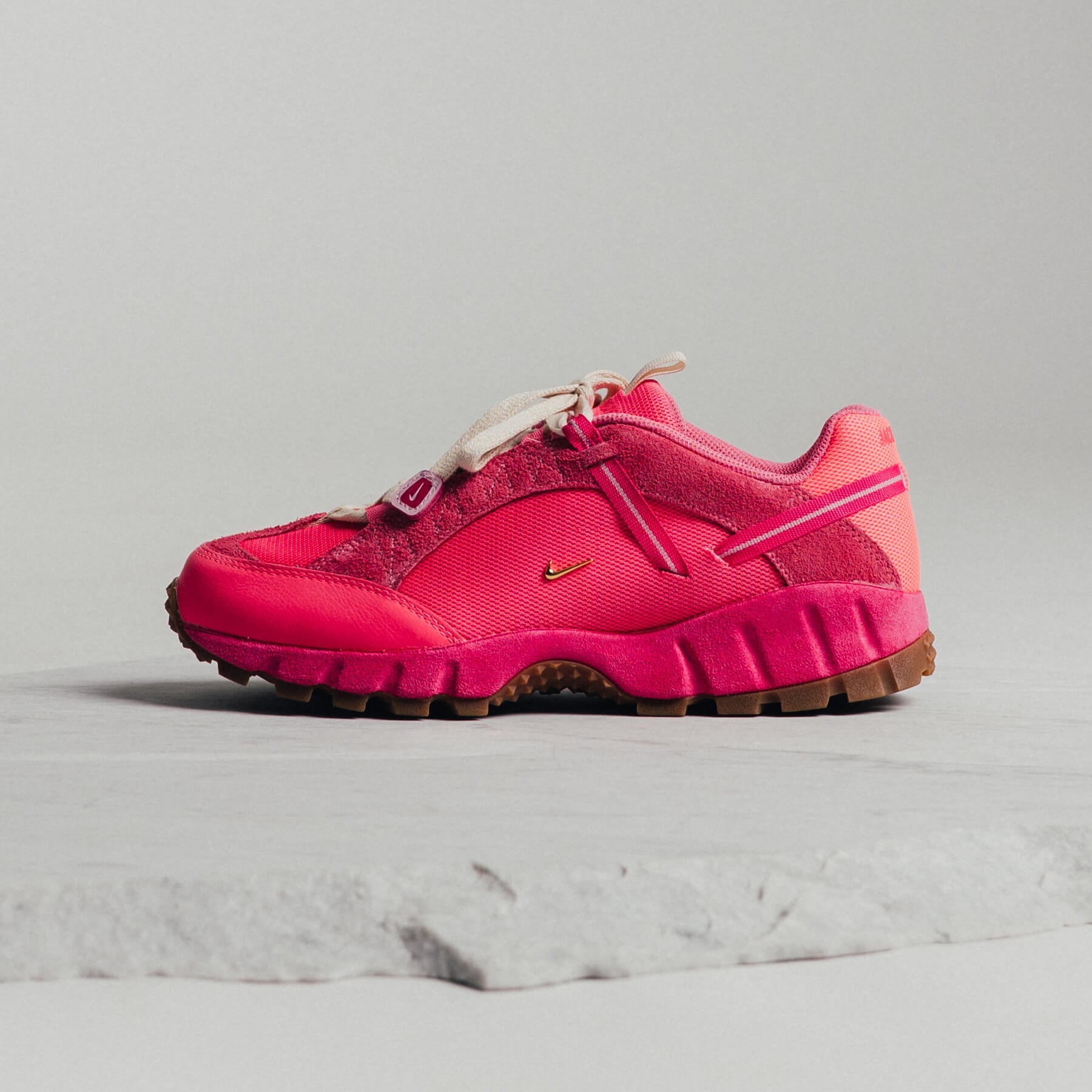 air-humara-lx-jacquemus-pink-ddd5b9-3