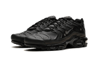 air-max-plus-a-cold-wall-black-ddd5b9-3