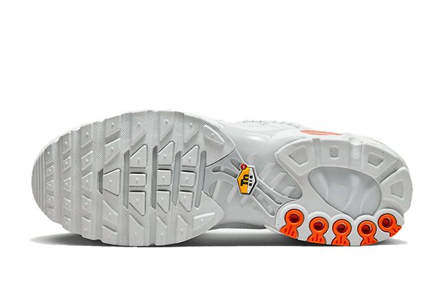 air-max-plus-utility-white-safety-orange-ddd5b9-3