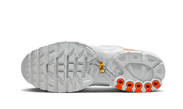 air-max-plus-utility-white-safety-orange-ddd5b9-3