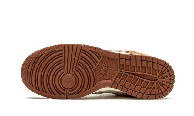 dunk-low-medium-curry-ddd5b9-3
