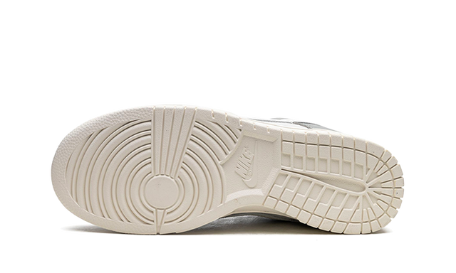 dunk-low-mica-green-ddd5b9-3