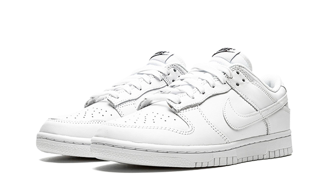 dunk-low-triple-white-2021-ddd5b9-3