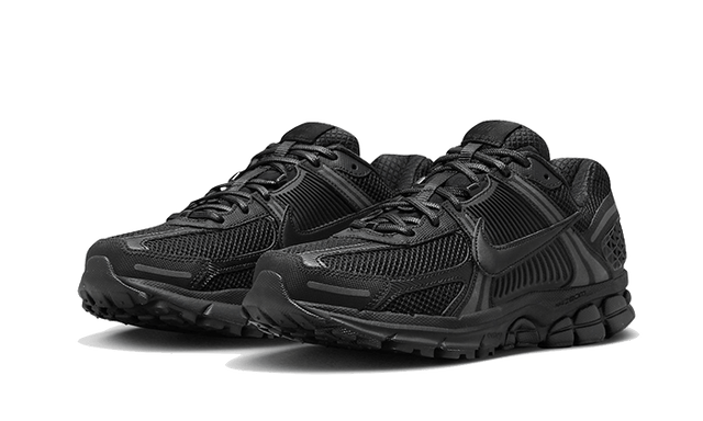 vomero-5-triple-black-ddd5b9-3