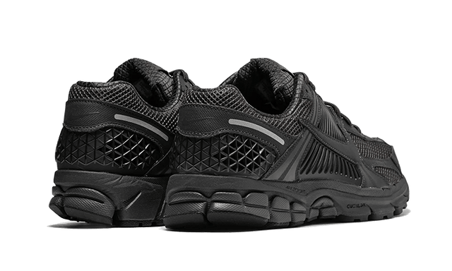 vomero-5-triple-black-ddd5b9-3