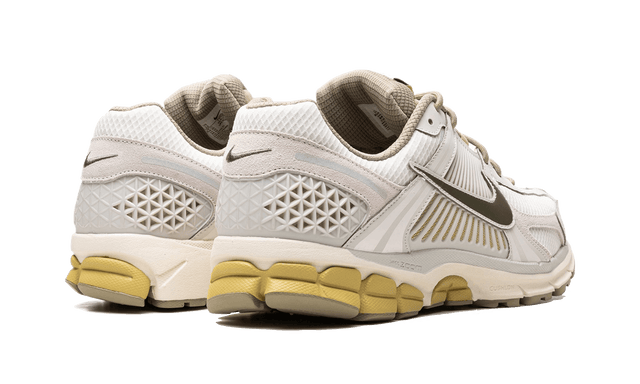 zoom-vomero-5-light-bone-medium-olive-ddd5b9-3