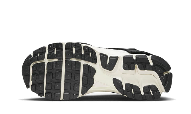 zoom-vomero-5-timeless-panda-dunk-ddd5b9-3
