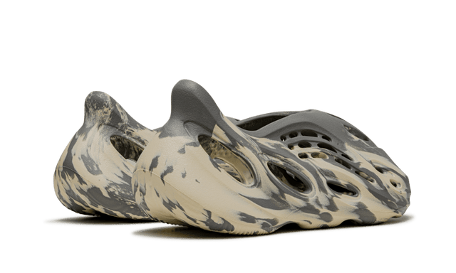 yeezy-foam-rnnr-mxt-moon-gray-ddd5b9-3