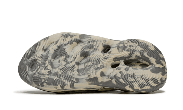 yeezy-foam-rnnr-mxt-moon-gray-ddd5b9-3