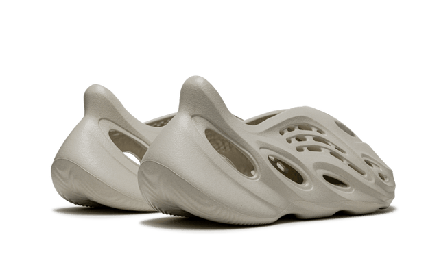 yeezy-foam-rnnr-sand-ddd5b9-3