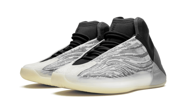 yeezy-qntm-lifestyle-model-ddd5b9-3