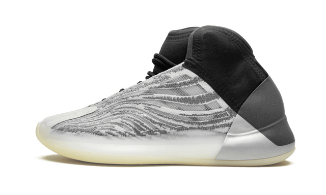 yeezy-qntm-lifestyle-model-ddd5b9-3