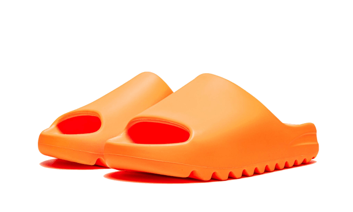 yeezy-slide-enflame-orange-ddd5b9-3