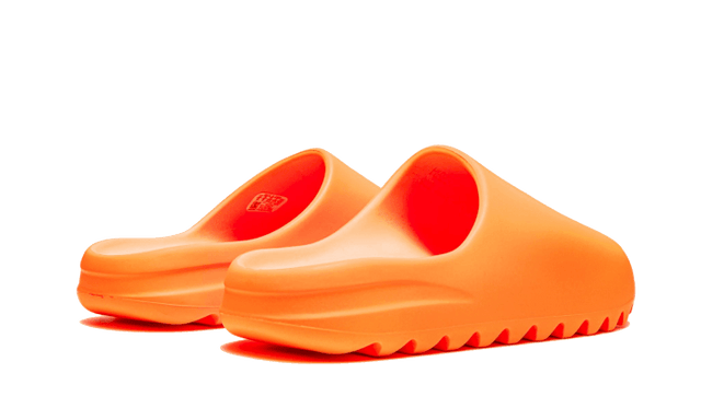 yeezy-slide-enflame-orange-ddd5b9-3